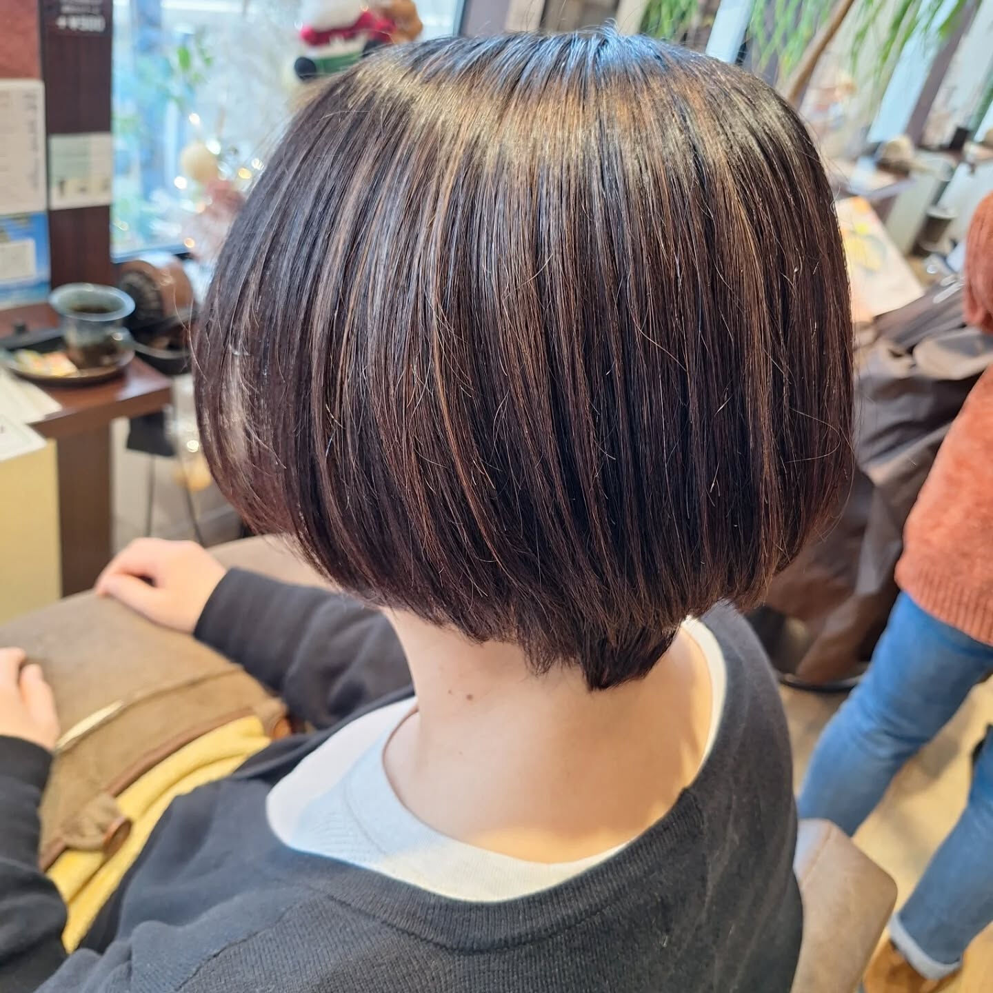細めにハイライトを入れて白髪ぼかし