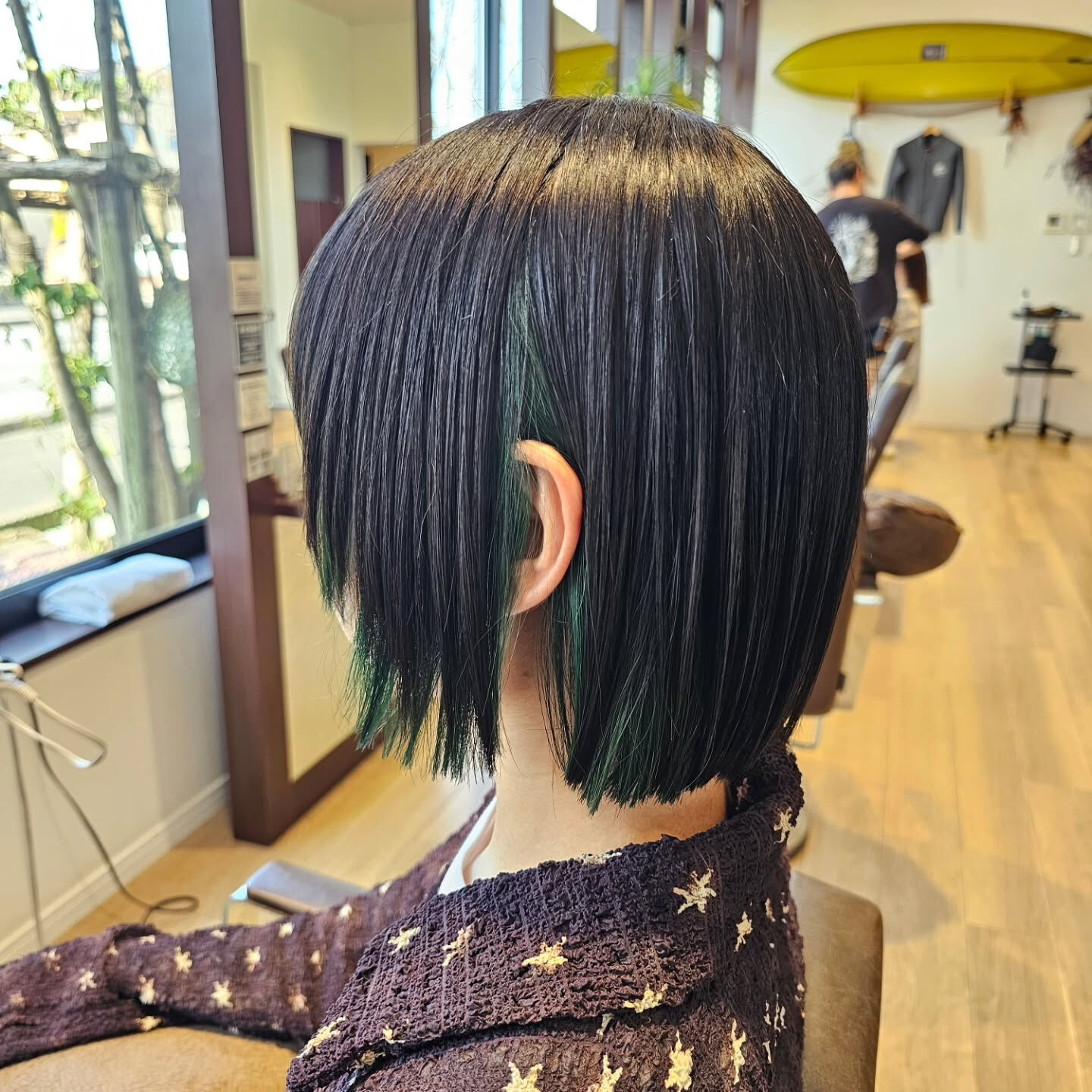 ツヤっとまとまるミニボブ×インナーカラー💚