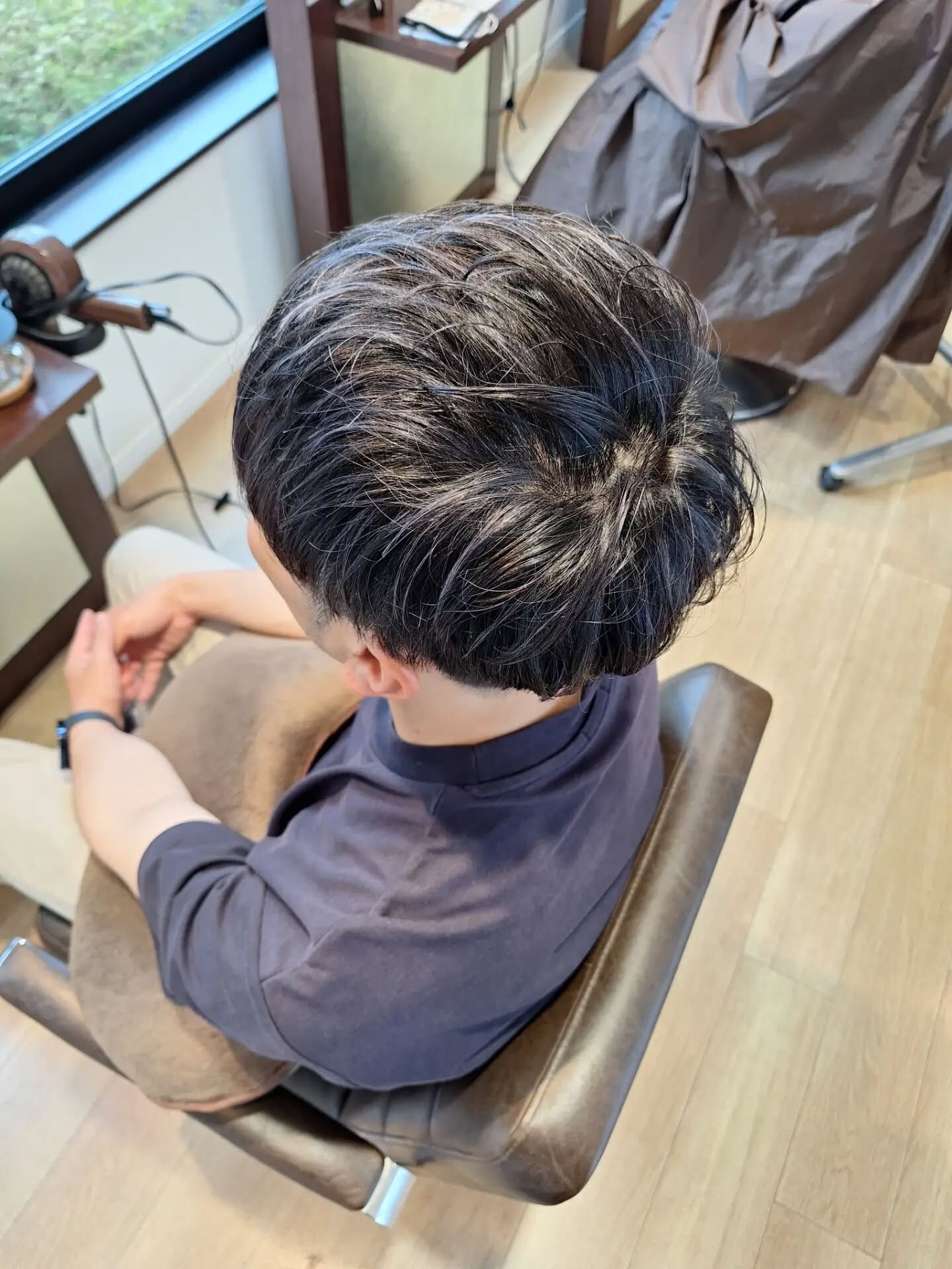 暗髪ベースに、ホワイトメッシュ