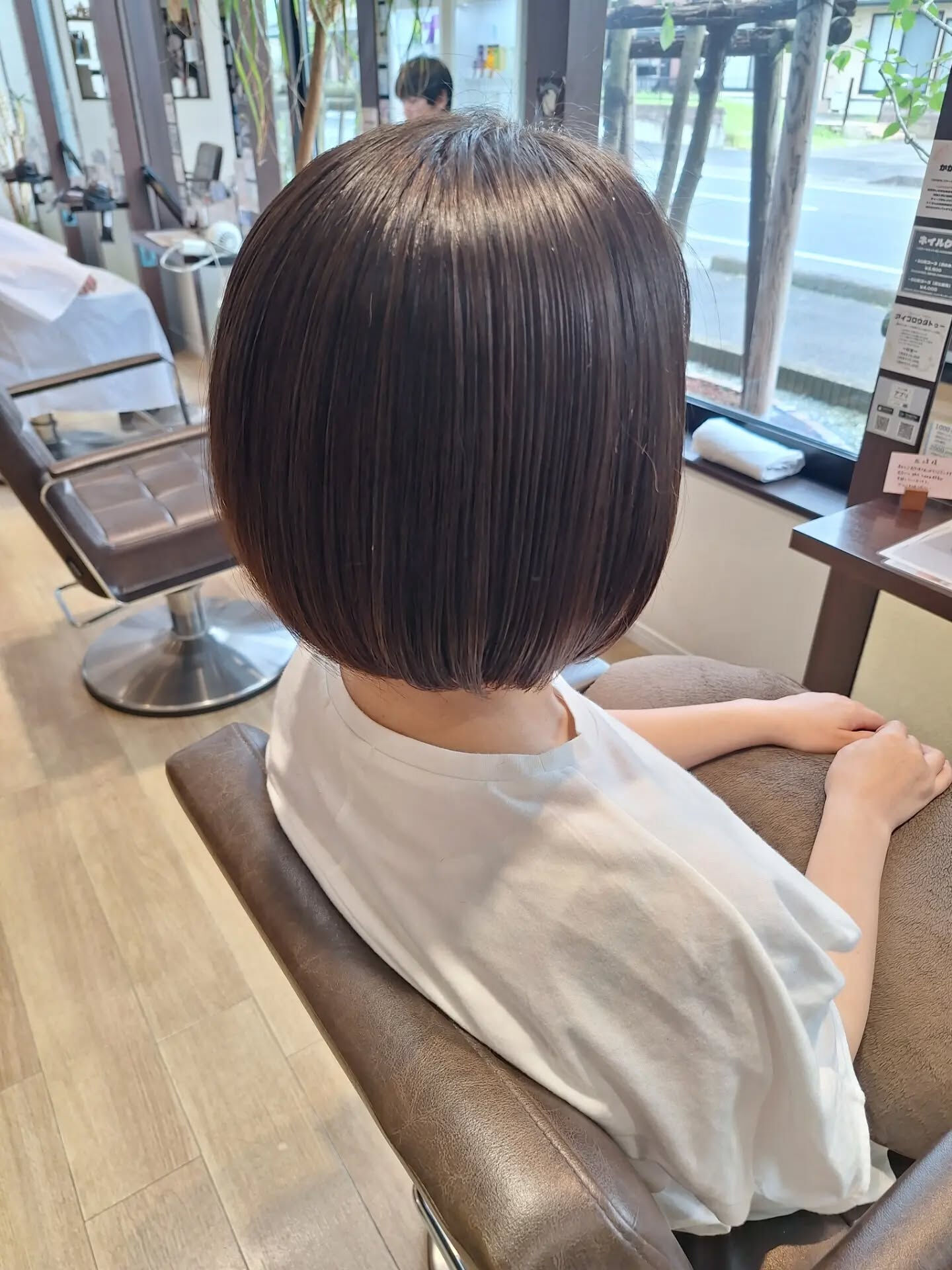 透明感抜群のくすみカラー×艶ボブ 